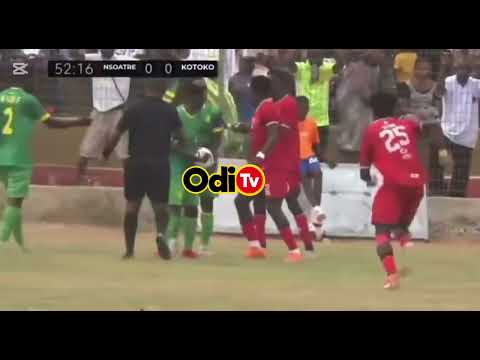 👀A sad day for ghana football as Nsoatreman fc and Asante Kotoko fc players fight in a gpl game😭
