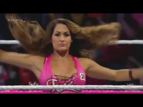 (720pHD): WWE SmackDown! 10.24.14: Brie Bella, Natalya & Naomi vs  Nikki Bella, Summer Rae & Cameron