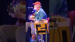 Robert Earl Keen performs "the Wild Ones" from his 2005 record "what I really mean" 
