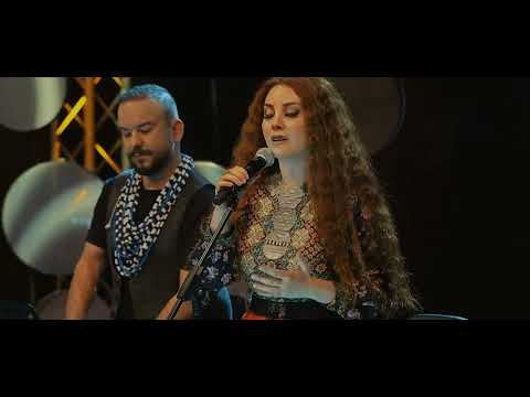 Elif Avcı - İki Dağın Arasında Kalmışam