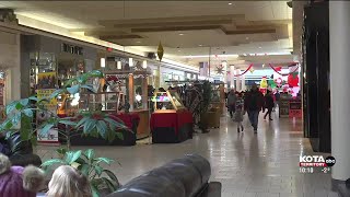 Last-minute gift purchases made at ‘Uptown Rapid’