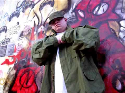 Vinnie paz - Keep movin on Ft. Shara Worden (Lyrics)