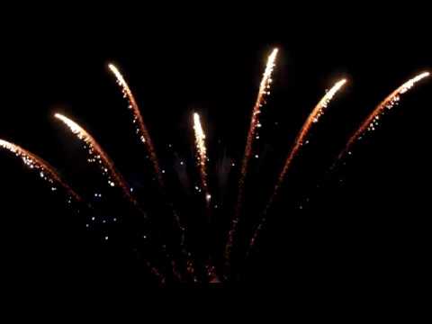 1.4G PRO FIREWORKS: PFX13FR -5 SLICE - 13 SHOT FAN GOLD GLITTER TAIL W/ BLUE MINE