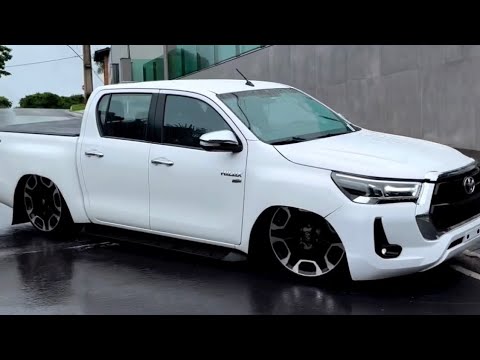 Hilux rebaixada aro 22 branco pérola