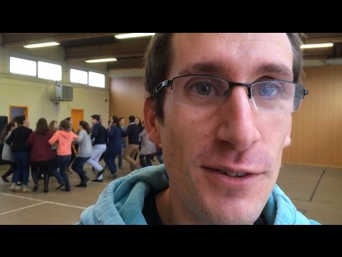 Le cercle celtique répète "Entre temps"