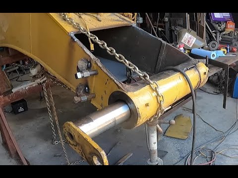 CAT 320 Excavator Boom Pt2