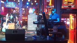 She’s In Love - Mark Wills