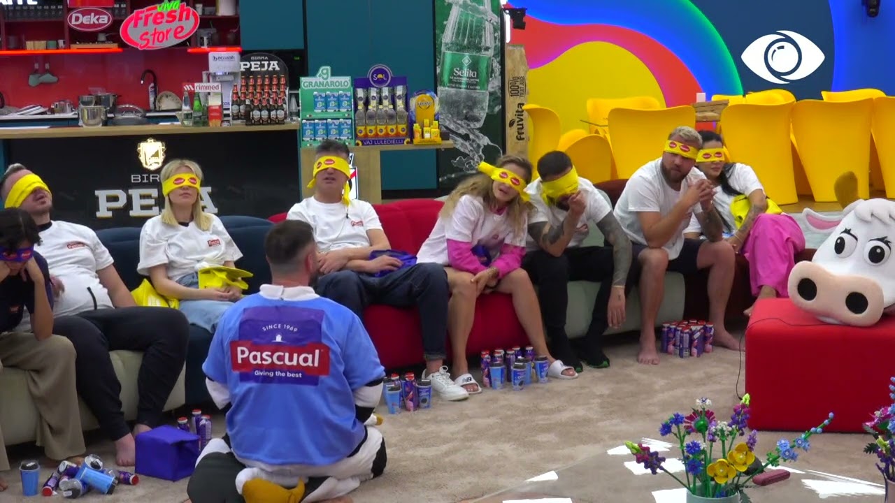 Elvisi numëron produktet që ka grumbulluar secili banor