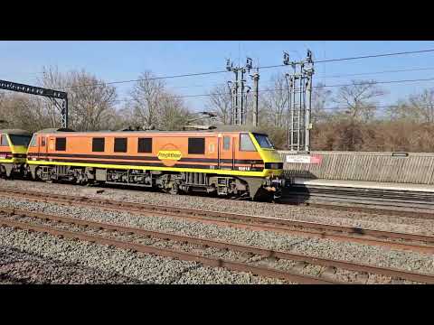 Freightliner 90016 & 90004 passing Tamworth.