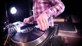 Video thumbnail for Reloop IQ2 MIDI Mini Mix feat. DJ Flip by ReloopDJ