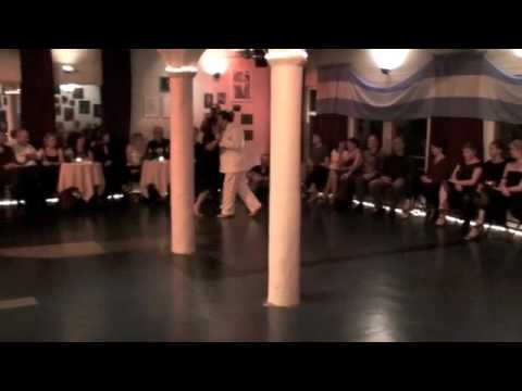  María del Carmen Romero  and  Jorge Dispari  are  dancing  to  the  milonga  "  Se Dice De Mi  "