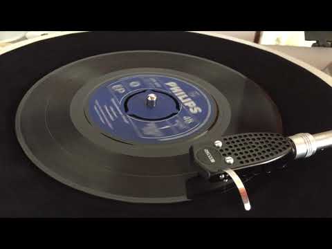 H.R. Jothipala: Mey Dese Mage (Film: Hathara Denama Surayo)