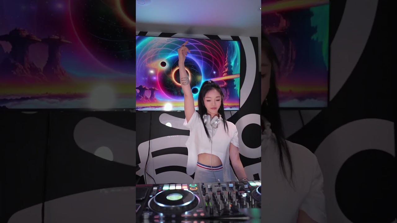 Promotional video thumbnail 2 for Paris Wu Music