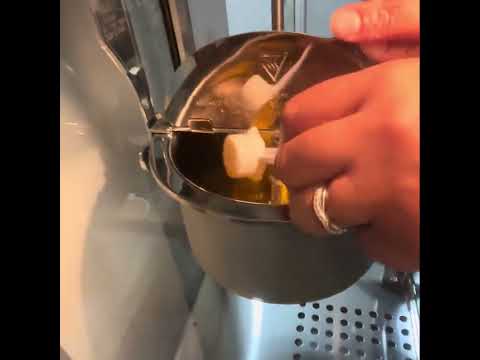 Nostalgia Electrics Vintage 8 oz. Popcorn Maker Demo