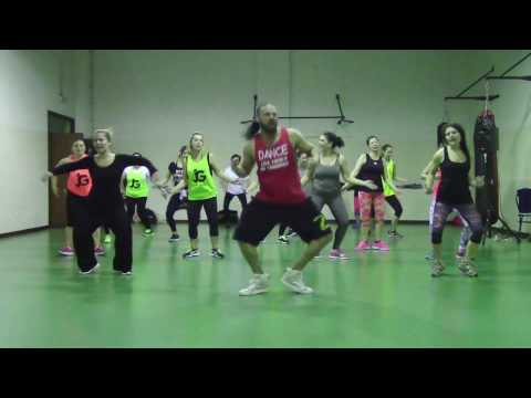 Acurrucate - DKB ft. Katia Aveiro - Juan Gonzalez Zumba Fitness