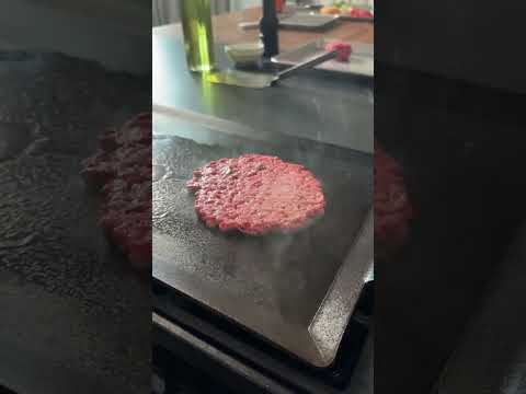 6 Tips For The Perfect Smash Burger | Made In Cookware #smashburgers #cooking #smashburger #burger