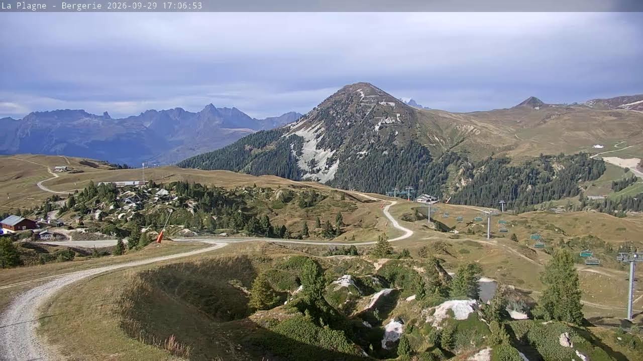 Live webcam view of Bergerie Chairlift, La Plagne