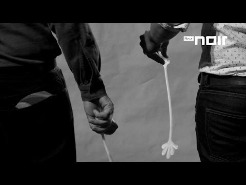 Flavian Graber (We Invented Paris) und Patrick Bishop in "Das total verrückte Käsefondue"