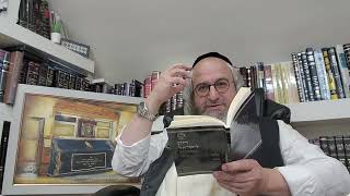 לימוד 'חוק לישראל' יום ראשון פרשת בראשית – ביידיש – 6 פסוקי הכתובים מספר משלי (הרב מוטה פראנק) - התמונה מוצגת ישירות מתוך אתר האינטרנט יוטיוב. זכויות היוצרים בתמונה שייכות ליוצרה. קישור קרדיט למקור התוכן נמצא בתוך דף הסרטון