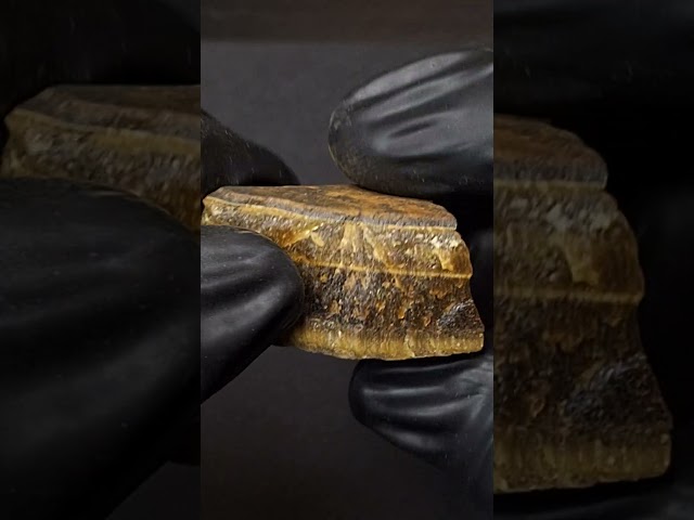 حجر عين النمر خام طبيعي