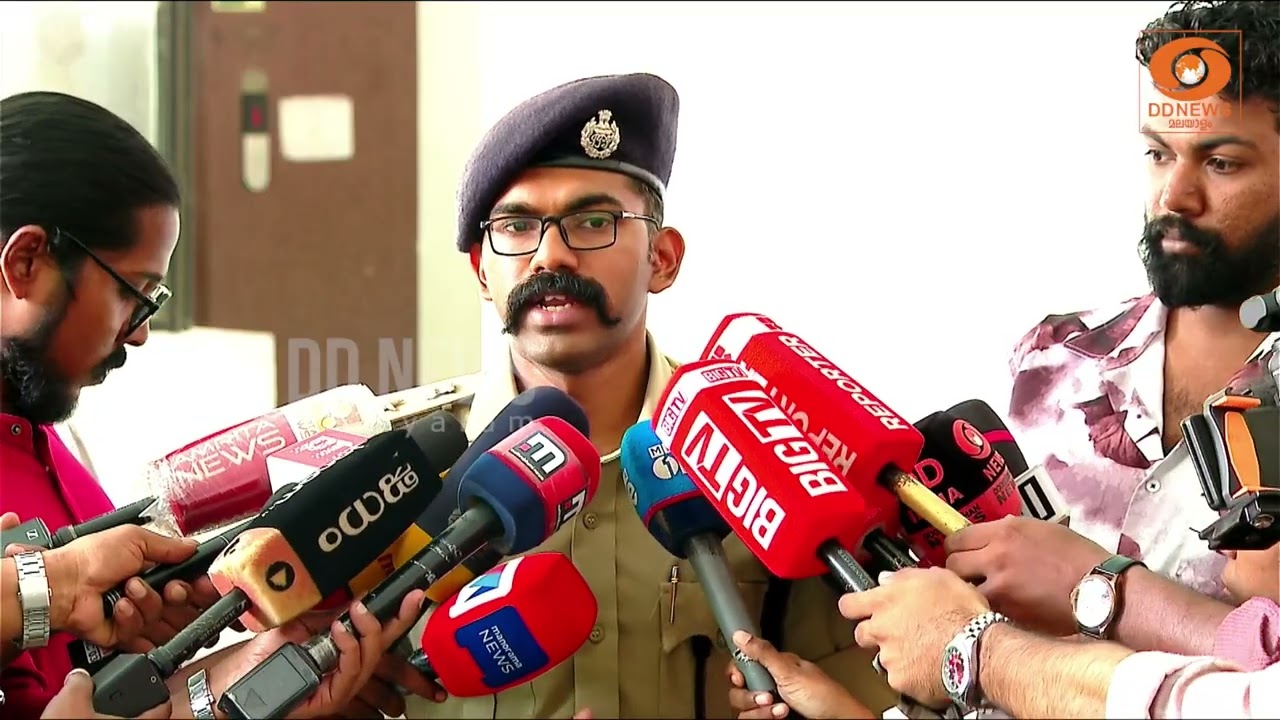 ജൂതപ്പള്ളിക്ക് മുന്നിൽ തീകൊളുത്തി വീഡിയോ ചിത്രീകര?