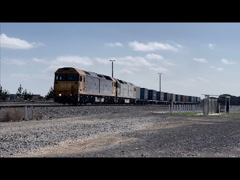 Pacific National G519 G520 7902v container train Tottenham