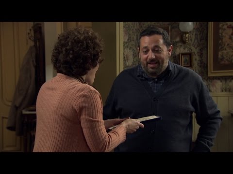 Amar C572 - Fortunato recibe una condecoración por su actuación en el Café Reyes