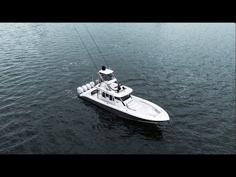 2017 Everglades 435 Center Console Brand New Engines Video