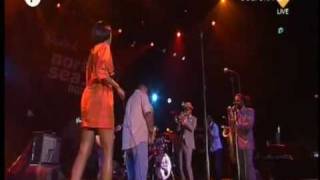 Renee Neufville - Crazy Race -  w/ Roy Hargrove&#39;s RH Factor  (Live @ North Sea Jazz 2009)