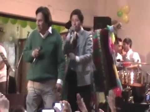 El ex Presidente Alejandro Toledo y Rudy Junior cantando el huayno Amor amor