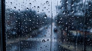Adormecer em alguns minutos é tão fácil e relaxante com esse som de chuva na janela sem trovão