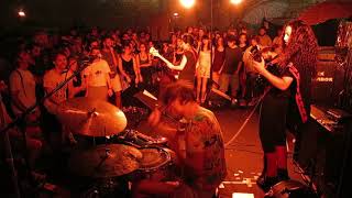 Deerhoof - &quot;Intro + Twin Killers &amp; The Perfect Me&quot; live at Kroen Beach (Vr)