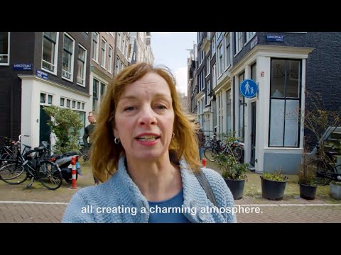 Meet Christa - the elegant pianist