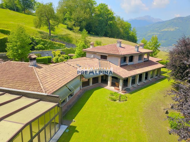Villa di lusso con piscina, parco privato e vista panoramica