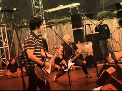 Invincible (live) - No Use For A Name