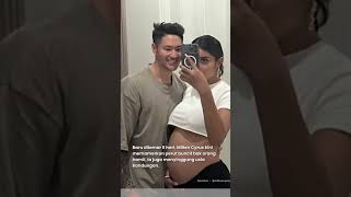 Download lagu Millen Cyrus shows off her bloated belly as if she's pregnant mp3 Download lagu Millen Cyrus shows off her bloated belly as if she's pregnant mp3