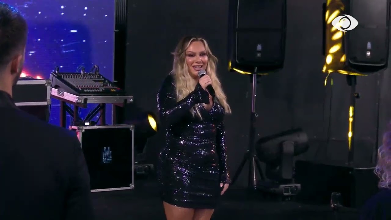 Atmosferë festive në arenën e “Super Sport”, banorët shijojnë muzikën nga Vesa Luma