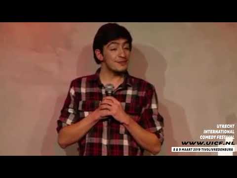Victor Luis van Es staat op het Utrecht International Comedy Festival 2019