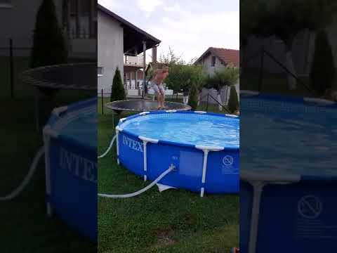 svi na moru a ja u lavoru😄😄😄