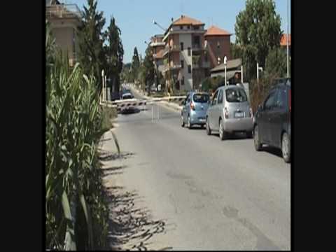 passaggio a livello di Morrovalle Stazione