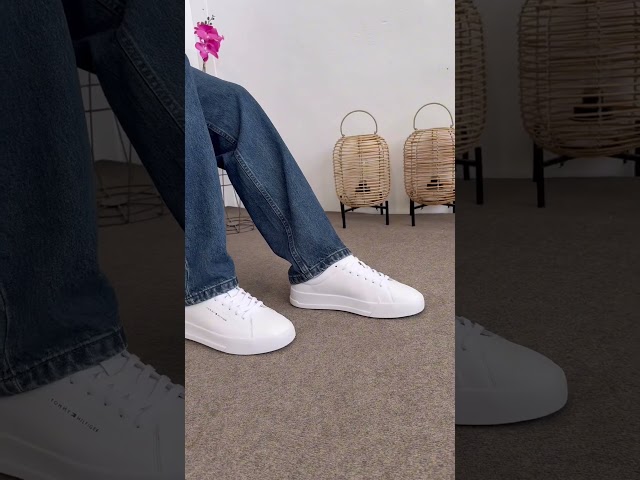 Vídeo relacionado con Tommy Hilfiger Icon Court Light ESS Fm0fm05678 - Tenis Bajos para Hombre, Blue Desert Sky, 42 EU