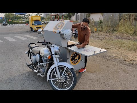 , title : 'Man Selling Sandwich on his Bullet Bike | Sandwich wale Bullet Raja | Indian Street Food'