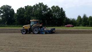 preview picture of video 'Challenger MT555B Planting Peanuts with Twin Row Monosem'