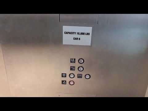 Quick Ride on a Busy Scenic Montgomery Elevator at Arrowhead Town Center