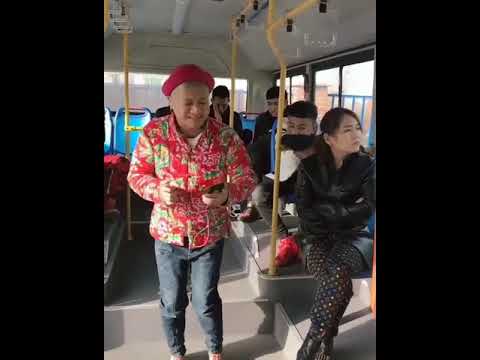 Behinderter Mann im bus