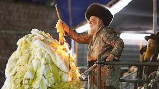 תיעוד מלפני 10 שנים: ל׳ג בעומר במירון ההדלקה של חסידות תולדות אהרון בראשות האדמו״ר.תיעוד אדיר