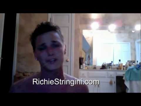 Richie singing 'Breathe Easy'