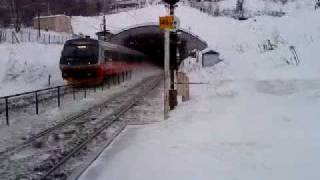 preview picture of video 'InterCity train passing Lier station (30-1-10)'
