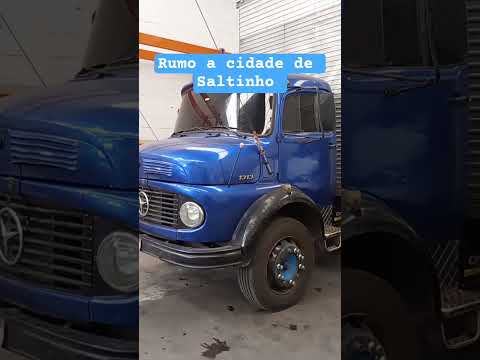 Caminhão Mercedes 1313 carregado para o interior de São Paulo
