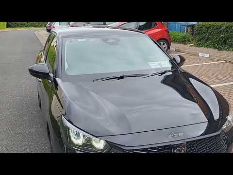 Peugeot 208 AUTO ALLURE HYBRID**EX DEMO** - Image 2